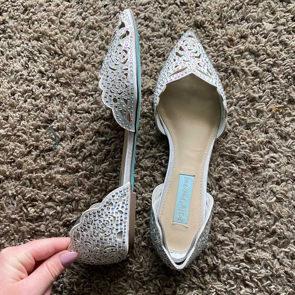 Betsey Johnson “blue” ivory flats